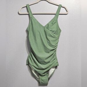 Cupshe Bathing Suit in a Beautiful Green. NWT-Size M